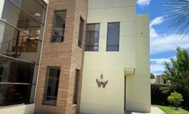 ESPECTACULAR CASA ESQUINERA EN CAJICA EN CONJUNTO CERRADO