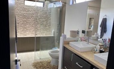 ESPECTACULAR CASA ESQUINERA EN CAJICA EN CONJUNTO CERRADO