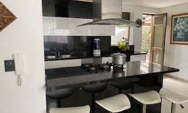 ESPECTACULAR CASA ESQUINERA EN CAJICA EN CONJUNTO CERRADO