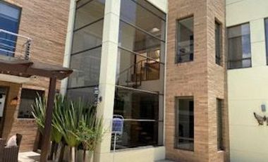 ESPECTACULAR CASA ESQUINERA EN CAJICA EN CONJUNTO CERRADO