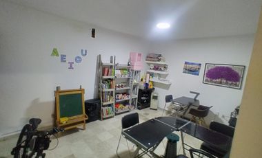 Oficina de 18 m² sobre Av. Bolívar casi esq. con el boulevard