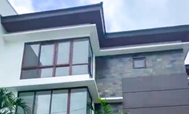 MODERN 3-STOREY, 4-BEDROOM HOUSE FOR SALE IN LITTLE BAGUIO
