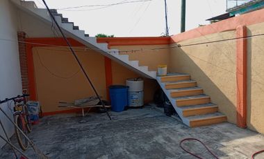 Casa de siete recamaras y 4 baños en Atoyac de Alvarez Guerrero