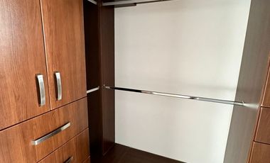 RENTA DE CASA SEMIAMUEBLADA CON ROOF GARDEN EN LOMAS