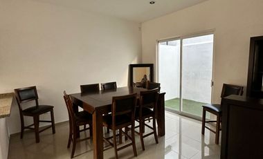 RENTA DE CASA SEMIAMUEBLADA CON ROOF GARDEN EN LOMAS