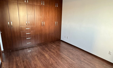 RENTA DE CASA SEMIAMUEBLADA CON ROOF GARDEN EN LOMAS