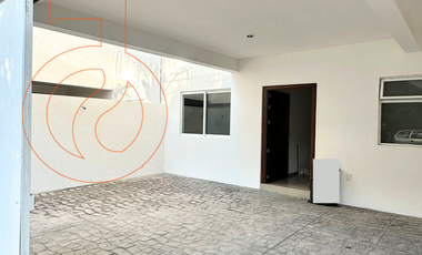 RENTA DE CASA SEMIAMUEBLADA CON ROOF GARDEN EN LOMAS