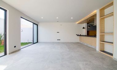 Se vende casa en Solares