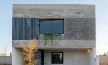 Se vende casa en Solares