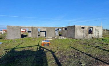 Vende Parcela con Casa en Construcción