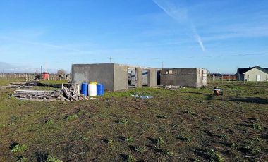 Vende Parcela con Casa en Construcción