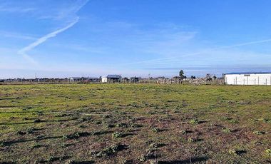 Vende Parcela con Casa en Construcción