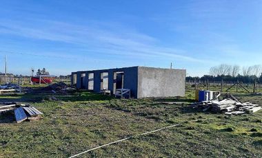 Vende Parcela con Casa en Construcción
