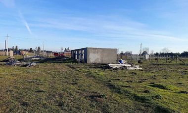 Vende Parcela con Casa en Construcción