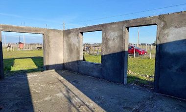Vende Parcela con Casa en Construcción