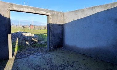Vende Parcela con Casa en Construcción