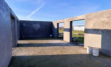 Vende Parcela con Casa en Construcción