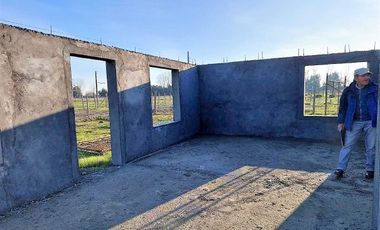 Vende Parcela con Casa en Construcción