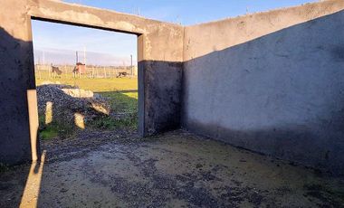 Vende Parcela con Casa en Construcción