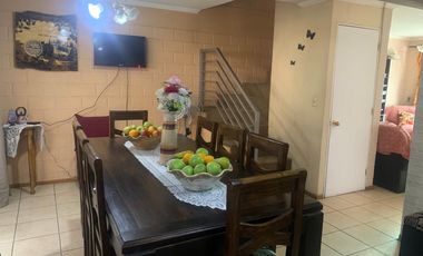 Vende Casa Cuatro Dormitorios Estacionamiento