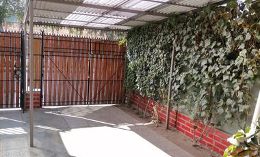 Vende Casa Cuatro Dormitorios Estacionamiento