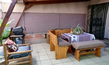 Vende Casa Cuatro Dormitorios Estacionamiento