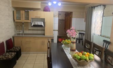 Vende Casa Cuatro Dormitorios Estacionamiento