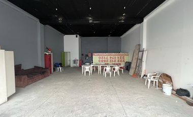 SE RENTA LOCAL COMERCIAL PLAZA ZAVALETA