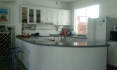 Alquilo Casa de Playa, Condominio Moravia, 07 Habitaciones, Amoblada y Equipada