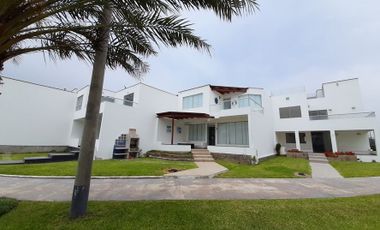 Alquilo Casa de Playa, Condominio Moravia, 07 Habitaciones, Amoblada y Equipada