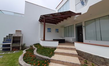 Alquilo Casa de Playa, Condominio Moravia, 07 Habitaciones, Amoblada y Equipada