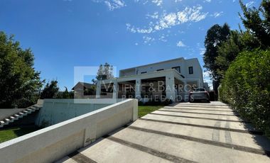GRAN CASA EN VENTA EN DOÑA MATILDE - MACHALI