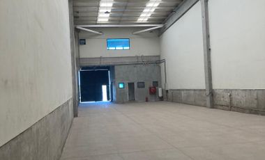 Arriendo bodega c/of de 430 m2 en Buenaventura, Colina.