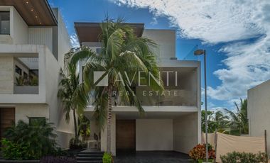 Casa en Venta en laguna 1 residencial en Puerto Cancún, Quintana Roo.