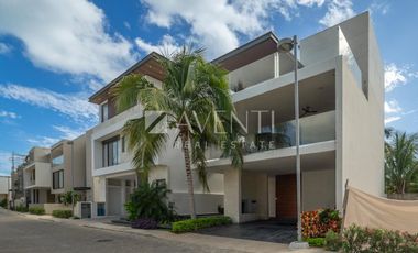 Casa en Venta en laguna 1 residencial en Puerto Cancún, Quintana Roo.