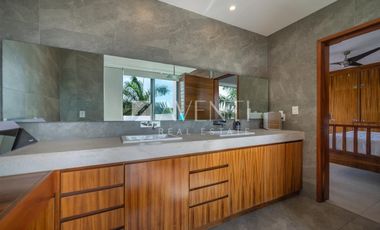 Casa en Venta en laguna 1 residencial en Puerto Cancún, Quintana Roo.