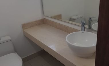 MODERNA FUNCIONAL AMPLIA 3REC/BAÑO ESQUINA JARDIN INT/EXT SUÉR CUIDADO, CTO SERV/BAÑO , SALA DE TV CERCA DEL ACCESO PRINCIPAL DEL FRACCIONAMIENTO.