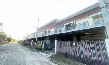 85798 - ขายถูก!! ทาวน์โฮม 2ชั้น25 ตร.ว หมู่บ้านแม่ธรณีทอง แยกอินโดจีน พิษณูโลก ตกแต่งสวย แถมเฟอร์นิเจอร์ทั้งหลัง หิ้วกระเป๋าเข้าอยู่ได้เลย