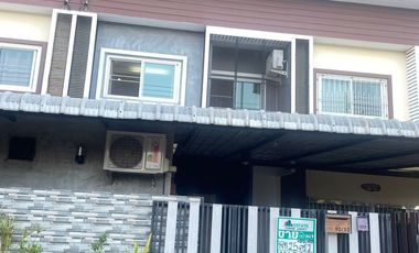 85798 - ขายถูก!! ทาวน์โฮม 2ชั้น25 ตร.ว หมู่บ้านแม่ธรณีทอง แยกอินโดจีน พิษณูโลก ตกแต่งสวย แถมเฟอร์นิเจอร์ทั้งหลัง หิ้วกระเป๋าเข้าอยู่ได้เลย