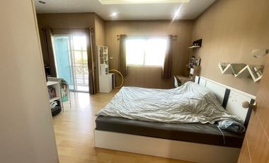 85798 - ขายถูก!! ทาวน์โฮม 2ชั้น25 ตร.ว หมู่บ้านแม่ธรณีทอง แยกอินโดจีน พิษณูโลก ตกแต่งสวย แถมเฟอร์นิเจอร์ทั้งหลัง หิ้วกระเป๋าเข้าอยู่ได้เลย
