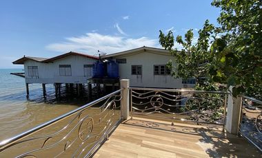 Koh Chang - Modern 3-bedroom beachfront-house on 1.200 m2 at a peaceful fishing village