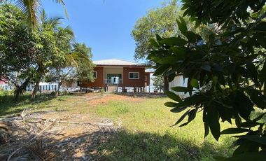 Koh Chang - Modern 3-bedroom beachfront-house on 1.200 m2 at a peaceful fishing village