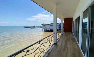 Koh Chang - Modern 3-bedroom beachfront-house on 1.200 m2 at a peaceful fishing village