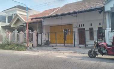 Rumah disewakan GKB Manyar Gresik