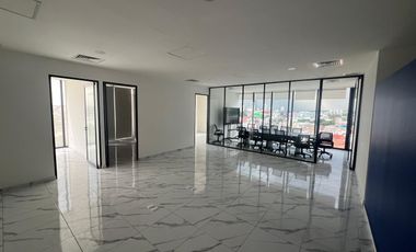 Oficinas en Calzada Zavaleta Torre LLUM