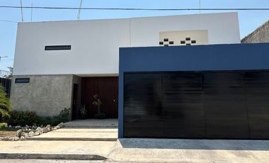 Excelente casa moderna de 2 plantas en privada