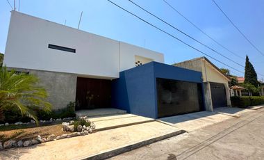Excelente casa moderna de 2 plantas en privada