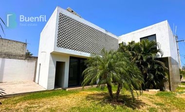 Excelente casa moderna de 2 plantas en privada