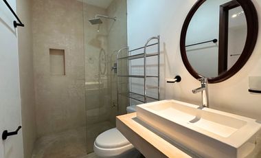 Excelente casa moderna de 2 plantas en privada