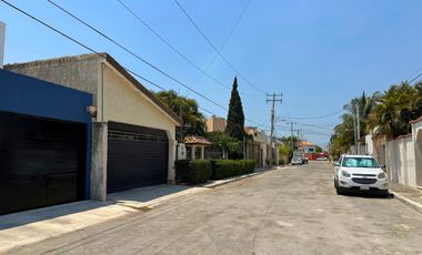 Excelente casa moderna de 2 plantas en privada